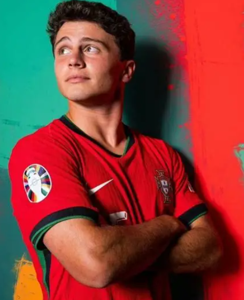 巴黎圣日耳曼客场险胜里昂：若昂 - 内维斯补时建功谈赛后感悟