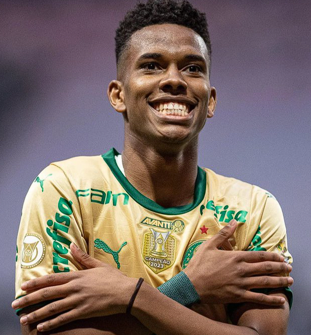 埃斯特旺“飞吻事件”:赛场情绪的别样演绎